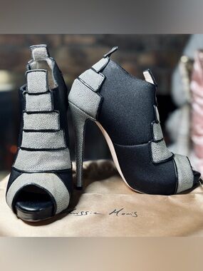 Chrissie Morris Grey & Black Shagreen Leather Peeptoe 5” Stephanie Bootie Sz 6.5
